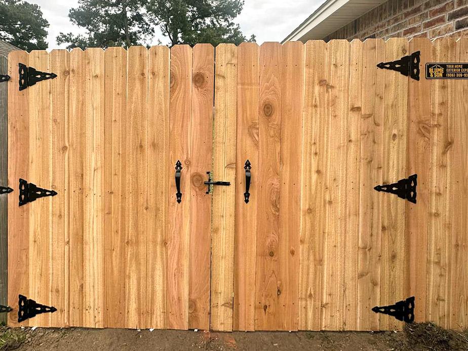 Backyard fence gate installation in Abilene Texas