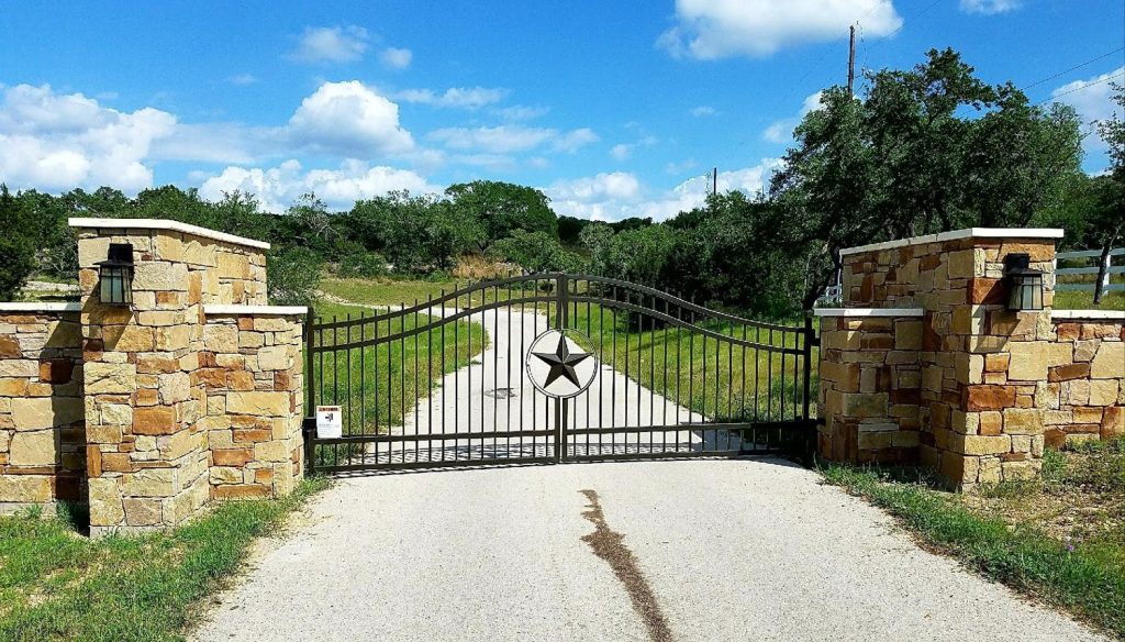 Double gate installation with reinforced posts in Abilene TX